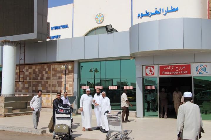 فتح مطار الخرطوم لإجلاء العالقين بالخارج واستثناء الدول الموبوءة من الرحلات