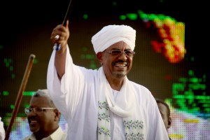 مسؤول سوداني: ما تم بثه من مرض نائب الرئيس بكري حسن صالح، وضرب البشير بواسطة حرسه الشخصي “شائعات”