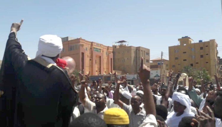 الدين والسياسة في السودان.. صراع ينتجه الحمقى