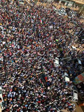 بالصور : آلاف يتظاهرون في الخرطوم للمطالبة بتعيين رئيس للقضاء ونائب عام