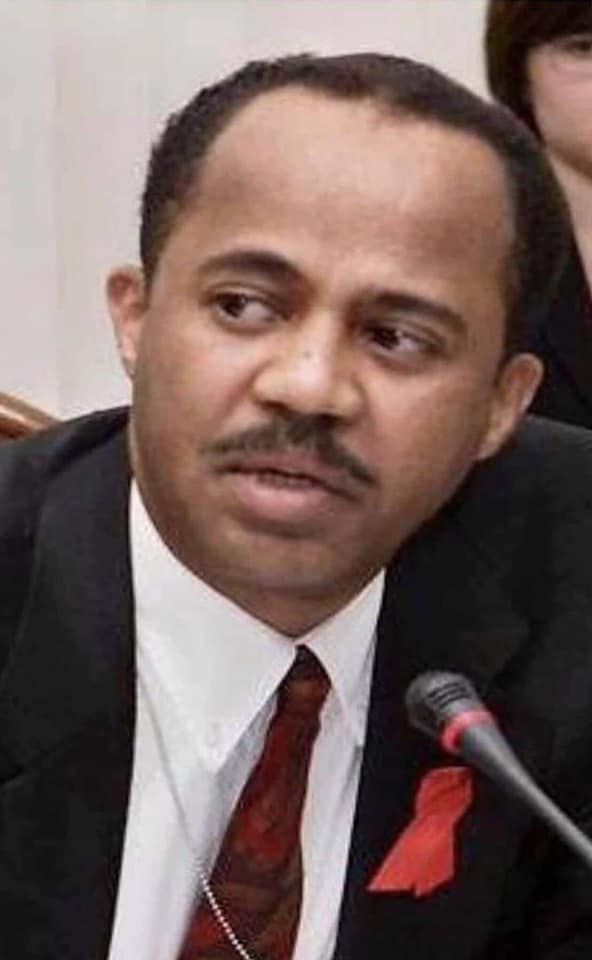 وزير الصحة السوداني “أكرم التوم” يدخل البلاد في أزمة بسبب تصريح أعرج